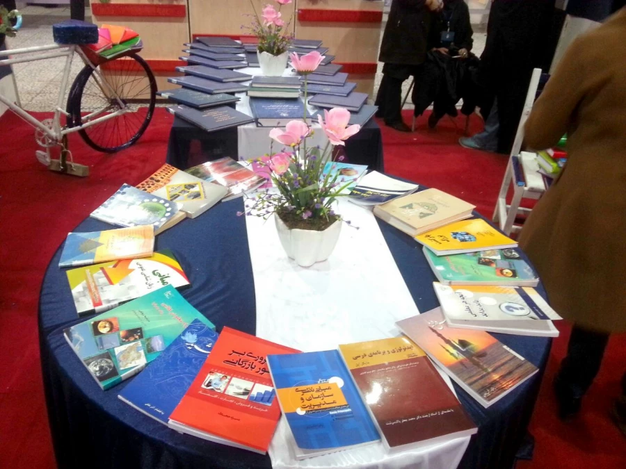 طراحی دکور غرفه ی دانشگاه فرهنگیان در یازدهمین نمایشگاه بین االمللی پژوهش و فناوری با همکاری کانون تبلیغات و ترویج ارزشهای اسلامی پردیس فاطمه زهرا(س)