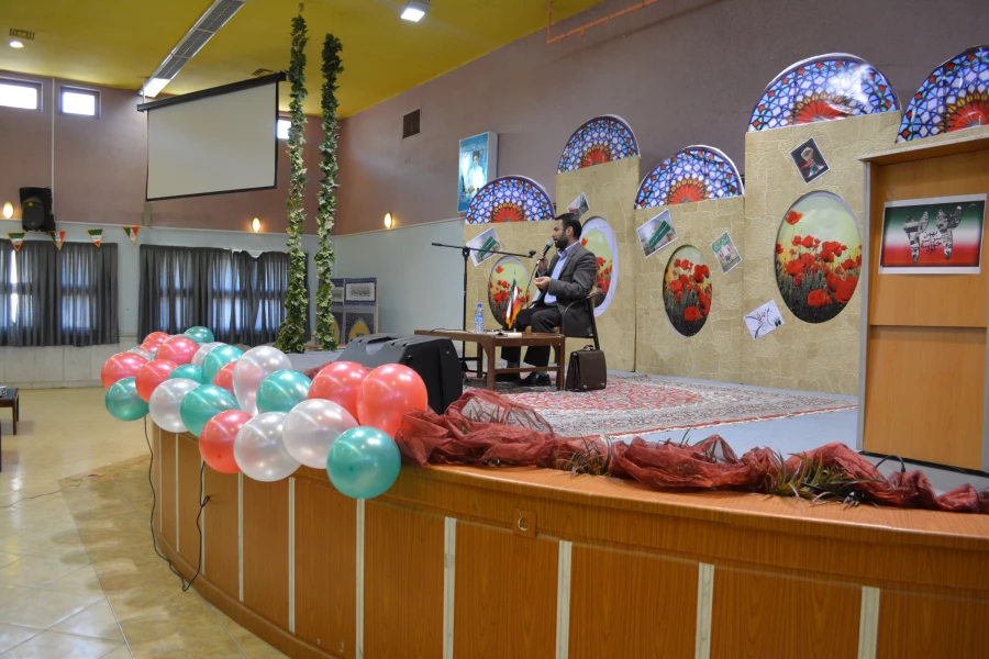 برگزاری مراسم جشن انقلاب در پردیس حضرت فاطمه زهرا (س)