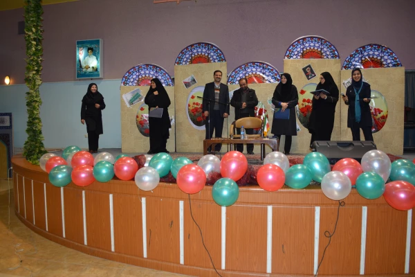 برگزاری مراسم جشن انقلاب در پردیس حضرت فاطمه زهرا (س)