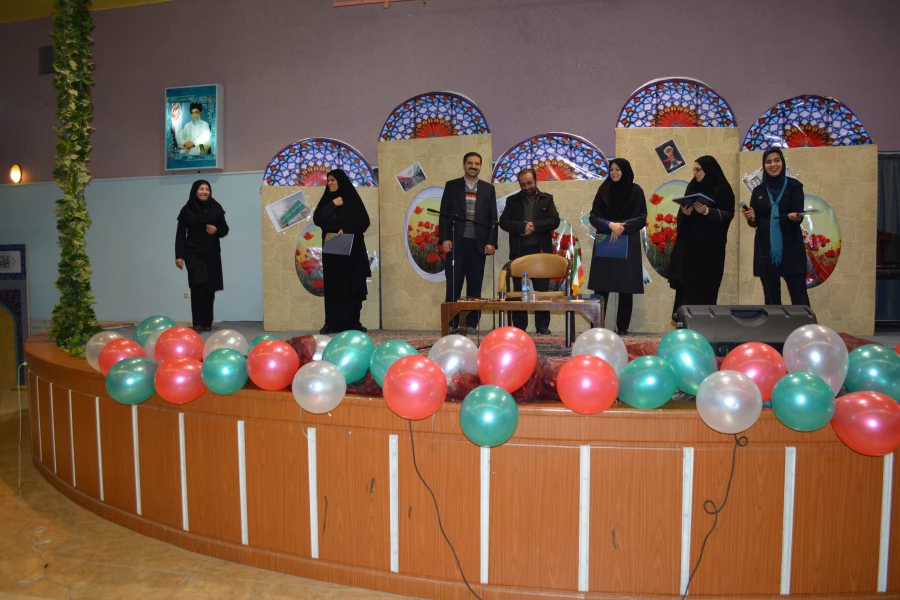 برگزاری مراسم جشن انقلاب در پردیس حضرت فاطمه زهرا (س)