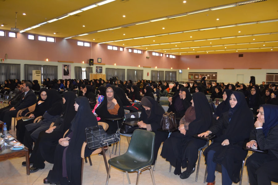 برگزاری مراسم جشن انقلاب در پردیس حضرت فاطمه زهرا (س)