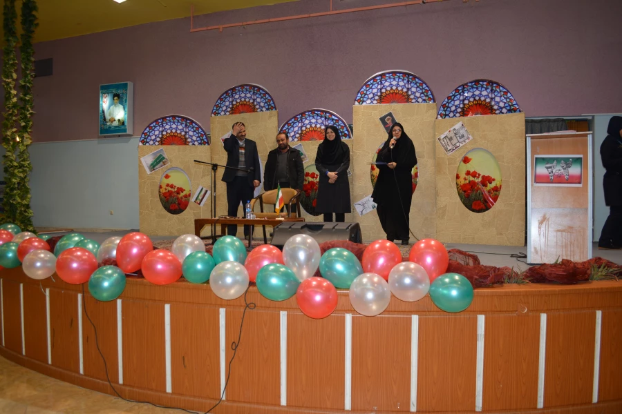 برگزاری مراسم جشن انقلاب در پردیس حضرت فاطمه زهرا (س)