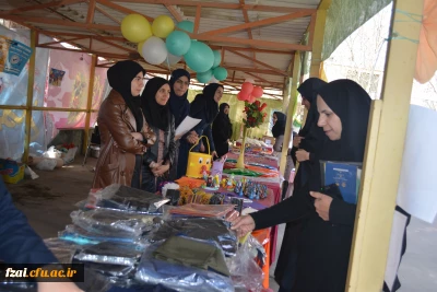 برپایی بازارچه خیریه در پردیس فاطمه زهرا سلام الله علیها