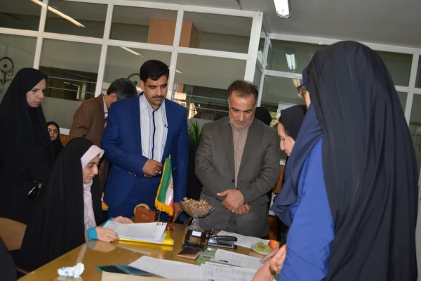 بازدید دکتر پناهی معاونت آموزشی اداره کل آموزش و پرورش استان اصفهان و هیئت همراه از روند مصاحبه داوطلبان ورود به دانشگاه فرهنگیان