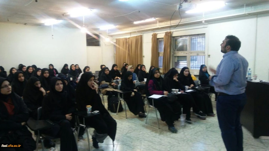 برگزاری کارگاهی با عنوان "اقتصاد مقاومتی" در پردیس فاطمه زهرا (س) اصفهان