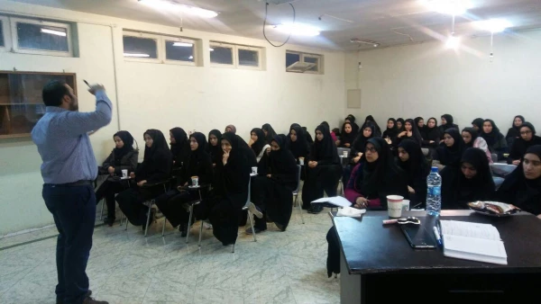 برگزاری کارگاهی با عنوان "اقتصاد مقاومتی" در پردیس فاطمه زهرا (س) اصفهان