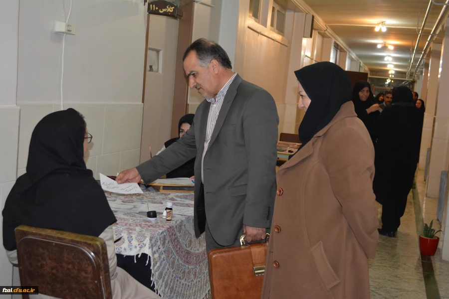 بازدید دکتر پناهی معاونت پژوهش و نیروی انسانی اداره کل آموزش و پرورش استان اصفهان از ورکشاپ دانشجویان هنر پردیس فاطمه زهرا (س) اصفهان