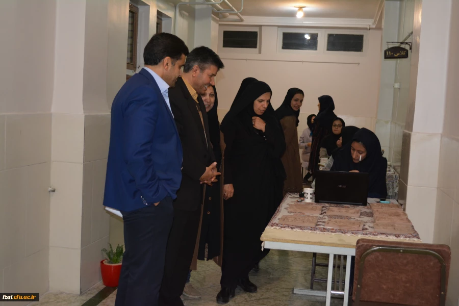 بازدید دکترعروف زاد مدیریت امور پردیس های  استان اصفهان از ورکشاپ دانشجویان هنر پردیس فاطمه زهرا (س) اصفهان