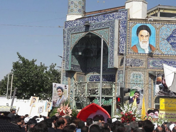 حضور جمعی از دانشجومعلمان پردیس فاطمه زهرا (س) اصفهان در مراسم گرامیداشت شهید حججی و برگزاری مراسم در پردیس