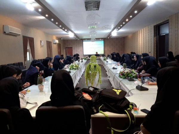 آغاز دوره سیر مطالعاتی آثار شهید مطهری با همایش فرهنگی "معلم شو" در پردیس فاطمه زهرا (س)