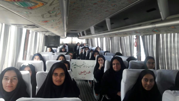 زیارت مزار "شهید محسن حججی" توسط جمعی از دانشجومعلمان و مسئولان پردیس فاطمه زهرا (س) اصفهان