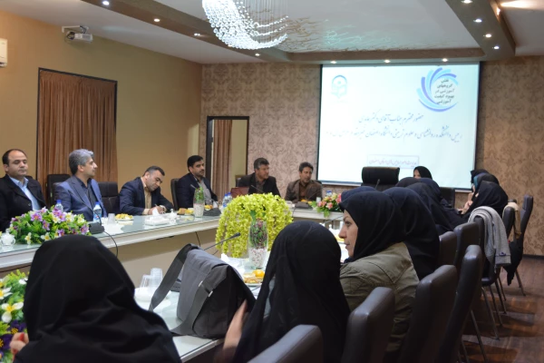 جلسه کیفیت آموزش سه شنبه 23/8/96 با حضور سرپرستان ، اساتید و مدیران گروه استان اصفهان