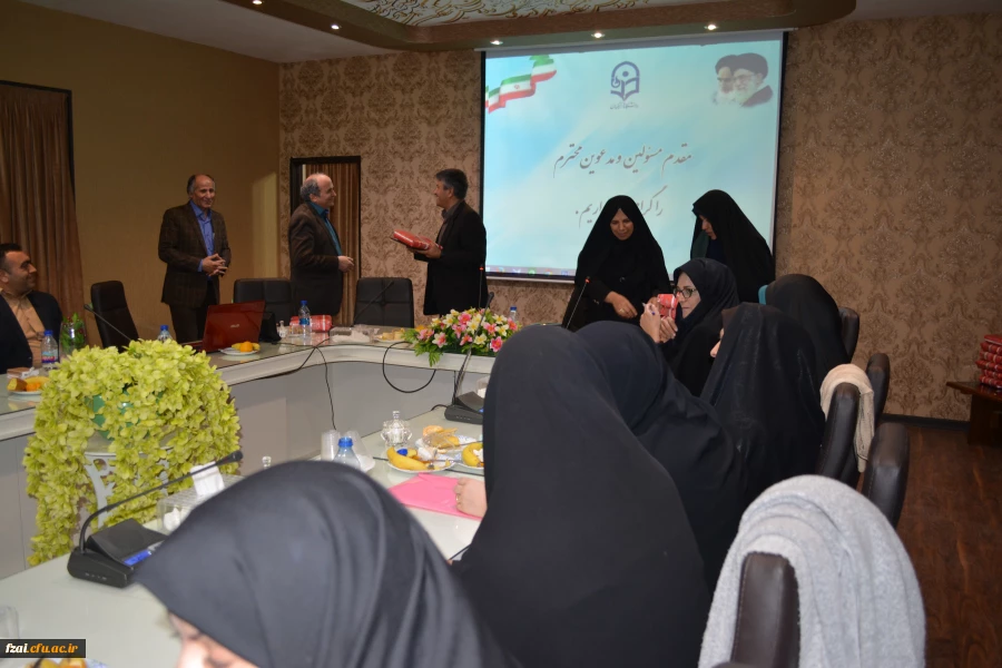 جلسه کیفیت آموزش سه شنبه 23/8/96 با حضور سرپرستان ، اساتید و مدیران گروه استان اصفهان