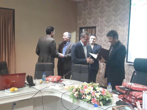 جلسه کیفیت آموزش سه شنبه 23/8/96 با حضور سرپرستان ، اساتید و مدیران گروه استان اصفهان