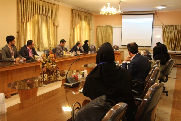 برگزرای کارگاه آموزشی با عنوان آموزش نرم افزار  شبیه  ساز آزمایشگاه شیمی در روز برگزاری همایش شیمی