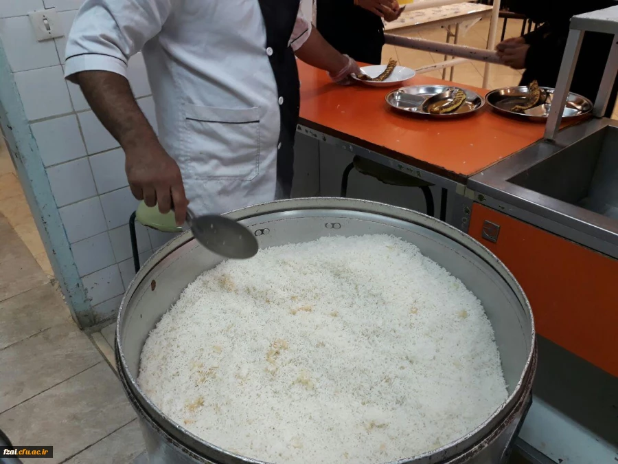 با توجه به سال حمایت از کالای ایرانی پخت برنج ایرانی در آشپزخانه پردیس فاطمه زهرا (س) آغاز شد.