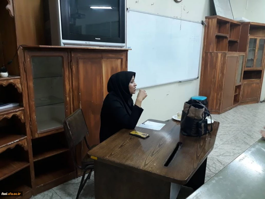 نشست تخصصی بهداشت زنان و دختران در خوابگاه پردیس فاطمه الزهرا(س) اصفهان