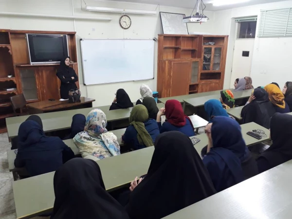 نشست تخصصی بهداشت زنان و دختران در خوابگاه پردیس فاطمه الزهرا(س) اصفهان