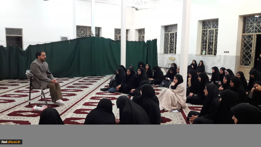 زیارت مزار شهید حججی توسط جمعی از دانشجو  معلمان پردیس فاطمه الزهرا(س) اصفهان