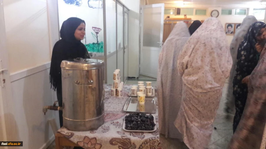 برگزاری مراسم نماز جماعت و افطاری در خوابگاه پردیس فاطمه زهرا(س). اصفهان همزمان با حلول ماه مبارک رمضان.