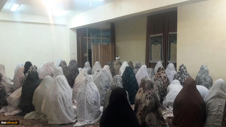 برگزاری مراسم نماز جماعت و افطاری در خوابگاه پردیس فاطمه زهرا(س). اصفهان همزمان با حلول ماه مبارک رمضان.