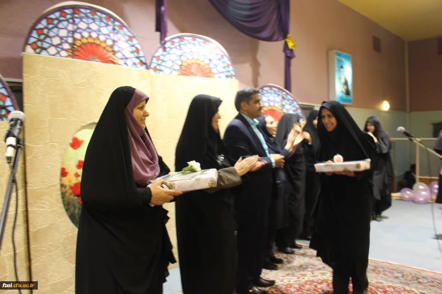 فضا سازی و برگزاری جشن هفته خوابگاه در پردیس فاطمه زهرا (س) اصفهان . همراه با سخنرانی مسوولین ، تقدیرازدانشجویان  فعال، تقدیرازاتاق برتروجمعی ازکارکنان با محوریت شعار امسال حمایت از کالای ایرانی