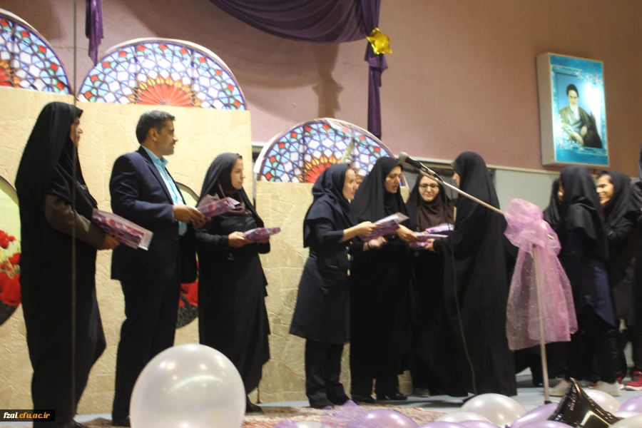 فضا سازی و برگزاری جشن هفته خوابگاه در پردیس فاطمه زهرا (س) اصفهان . همراه با سخنرانی مسوولین ، تقدیرازدانشجویان  فعال، تقدیرازاتاق برتروجمعی ازکارکنان با محوریت شعار امسال حمایت از کالای ایرانی