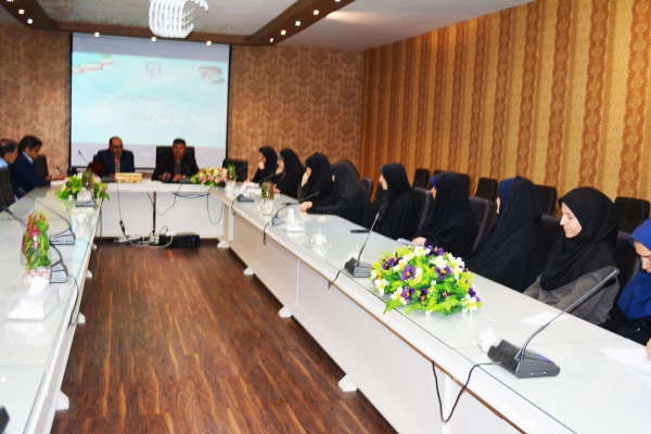 نشست صمیمی کارکنان پردیس فاطمه زهرا (س) با سرپرست مدیریت امور پردیس های استان اصفهان و معاونت مالی و اداری