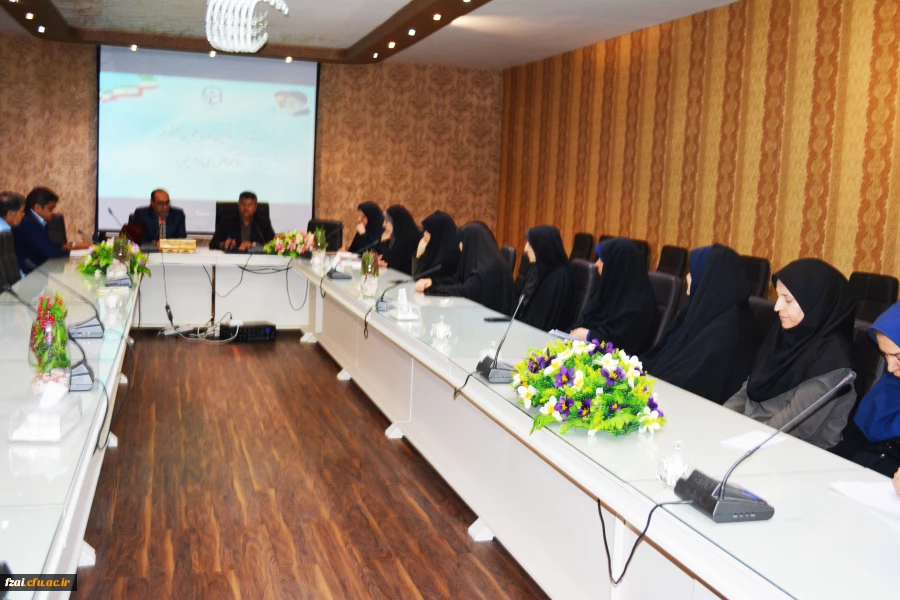 نشست صمیمی کارکنان پردیس فاطمه زهرا (س) با سرپرست مدیریت امور پردیس های استان اصفهان و معاونت مالی و اداری