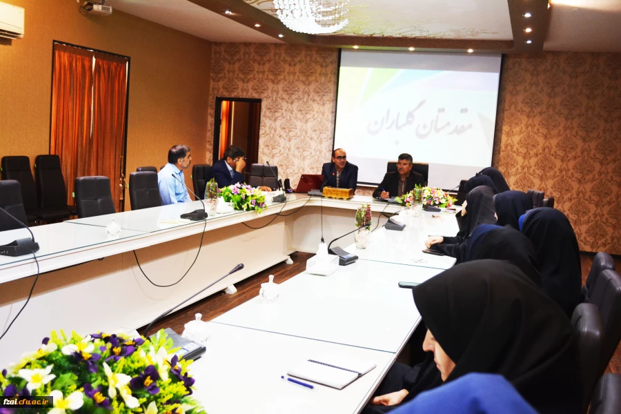 نشست صمیمی کارکنان پردیس فاطمه زهرا (س) با سرپرست مدیریت امور پردیس های استان اصفهان و معاونت مالی و اداری