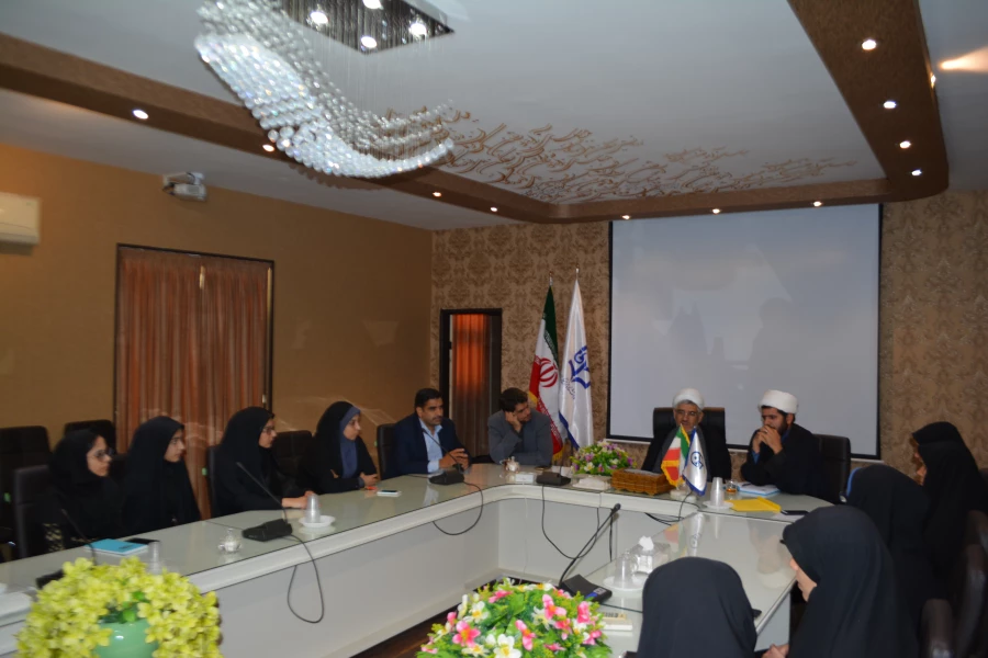 نشست هم اندیشی مسئول نهاد مقام معظم رهبری در دانشگاه فرهنگیان اصفهان با فعالان فرهنگی اجتماعی پردیس فاطمه زهرا (س)