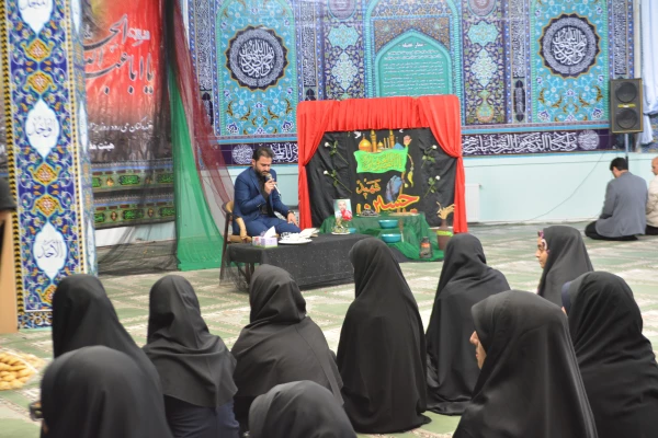 هم زمان با اربعین حسینی مراسم پرفیض زیارت عاشورا ومرثیه سرایی درپردیس فاطمه زهرا (س)  برگزار گردید.