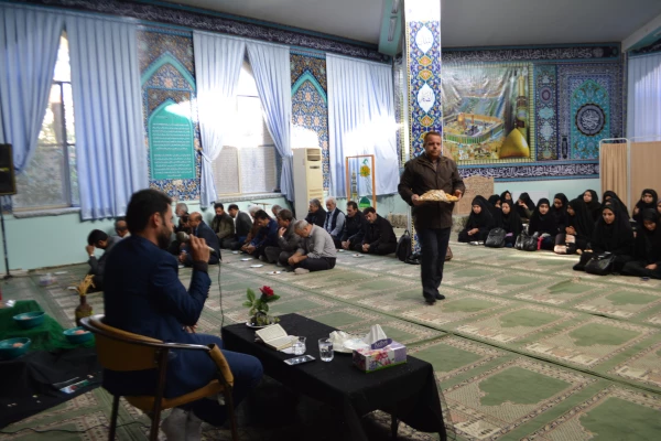 هم زمان با اربعین حسینی مراسم پرفیض زیارت عاشورا ومرثیه سرایی درپردیس فاطمه زهرا (س)  برگزار گردید.