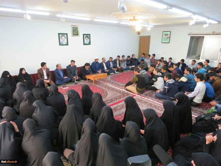دیدار دانشجویان معلمان و مسئولان پردیس فاطمه زهرا(س) 
با آیت الله سید یوسف طباطبایی نژاد امام جمعه اصفهان  به مناسبت روزدانشجو