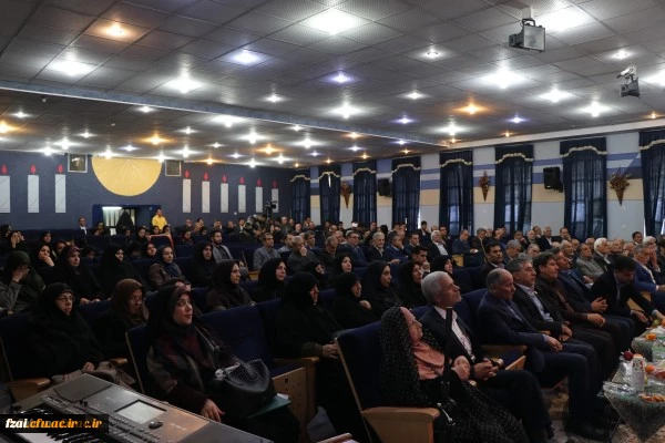 با حضور دکتر طاهری نیا معاون پژوهش و فناوری دانشگاه فرهنگیان در اصفهان برگزار شد.
آیین نکوداشت یکصدمین سال تأسیس تربیت معلم در ایران