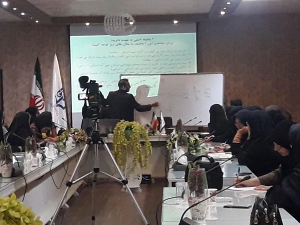 برگزاری جلسه سخنرانی با حضور معاون علم و سازندگی ناحیه ی بسیج دانشجویی استان اصفهان به مناسبت 9 دی ماه