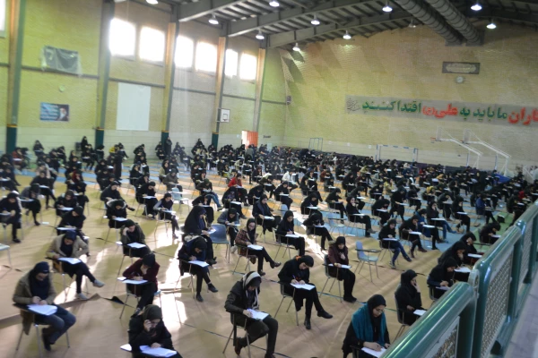 شرکت دانشجویان پردیس فاطمه زهرا (س)  در امتحانات ترم جاری