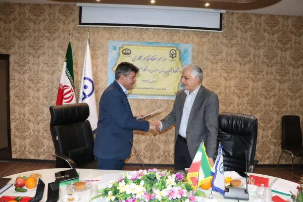  تفاهم نامه همکاری دانشگاه فرهنگیان و صنعتی مالک اشتر منعقد شد.