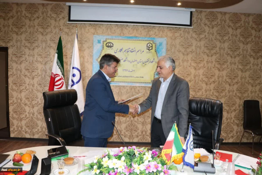  تفاهم نامه همکاری دانشگاه فرهنگیان و صنعتی مالک اشتر منعقد شد.