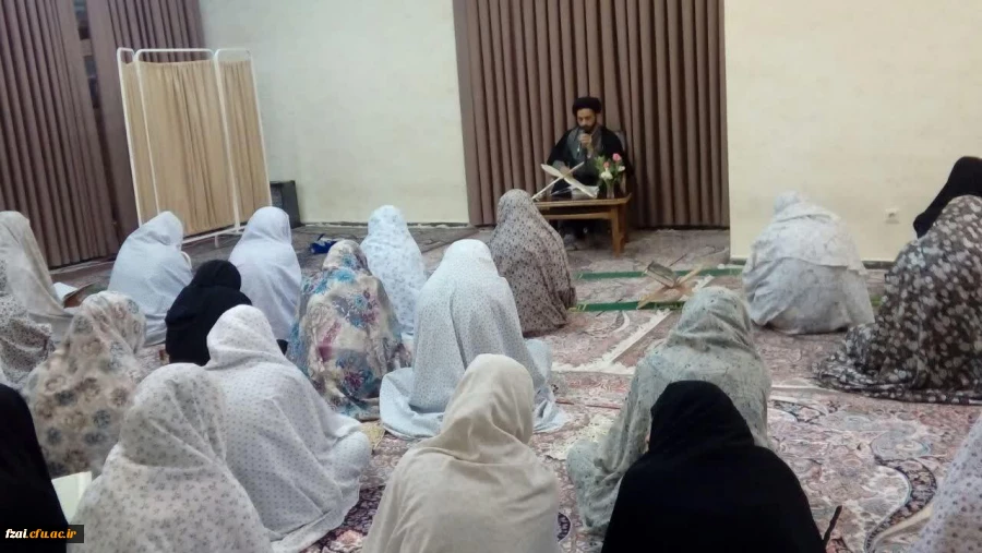 مراسم جزءخوانی در خوابگاه قبل از نماز مغرب و عشا در ایام ماه مبارک رمضان در پردیس