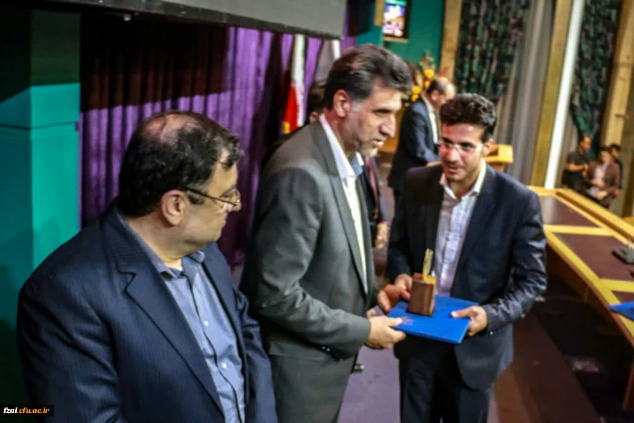 در چهاردهمین جشنواره روابط عمومی استان اصفهان:
روابط عمومی دانشگاه فرهنگیان استان اصفهان به عنوان روابط عمومی برگزیده استان اصفهان انتخاب گردید