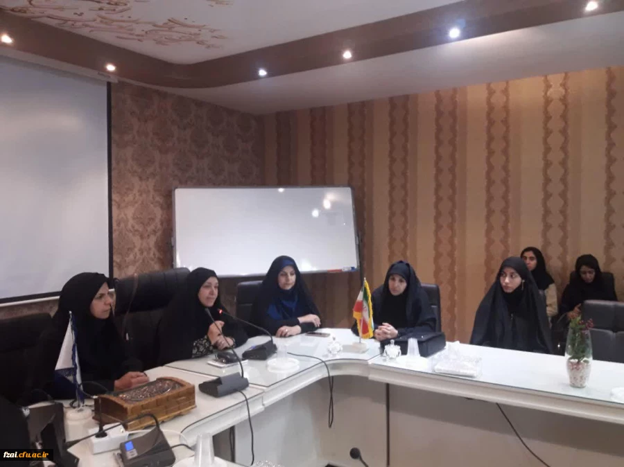 دیدار صمیمی دکتر احمدی مشاور رییس دانشگاه فرهنگیان در امور بانوان با دانشجویان پردیس فاطمه زهرا (س) اصفهان