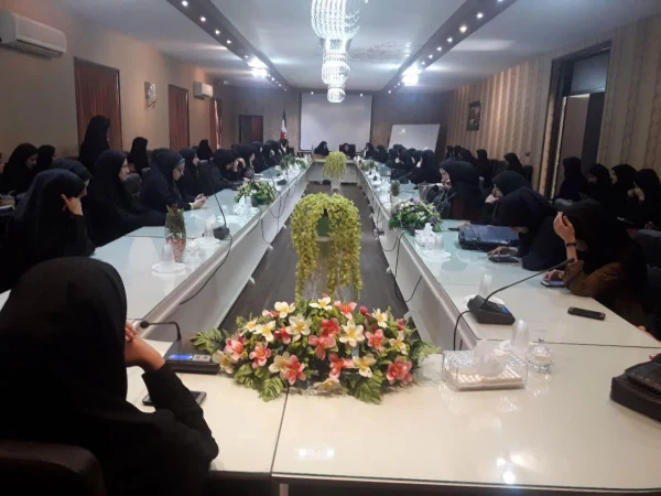 دیدار صمیمی دکتر احمدی مشاور رییس دانشگاه فرهنگیان در امور بانوان با دانشجویان پردیس فاطمه زهرا (س) اصفهان