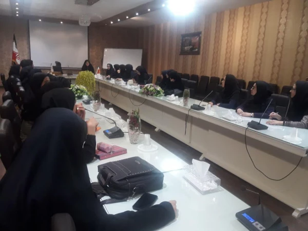 جلسه هم اندیشی اعضای شورای مرکزی کانونهای فرهنگی اجتماعی و نشریات پردیس فاطمه زهرا(س)