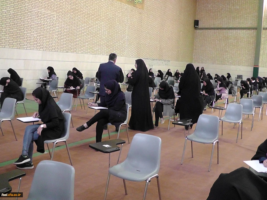 سرپرست مدیریت امور پردیس های استان اصفهان  از روند برگزاری امتحانات پایان ترم پردیس فاطمه زهرا (س) بازدید کرد.