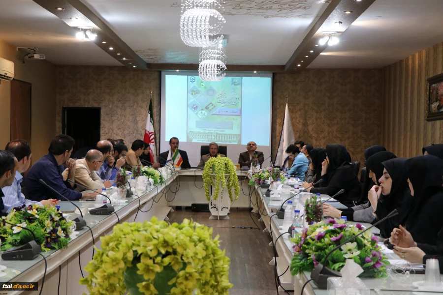 در حاشیه جشنواره فرهنگی دانشجو معلمان در دانشگاه فرهنگیان اصفهان صورت گرفت:
نشست مدیر کل و مسئولین حوزه فرهنگی دانشگاه با کارشناسان فرهنگی و اجتماعی