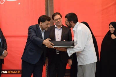 دکتر محمدی در مراسم اختتامیه جشنواره هنری اصفهان :
ماموریت اصلی دانشگاه فرهنگیان تربیت معلم مهارتی است که نقش هنر در این ماموریت، مهم و اساسی است.