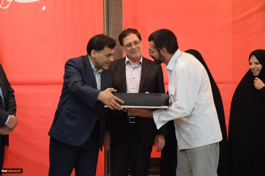 دکتر محمدی در مراسم اختتامیه جشنواره هنری اصفهان :
ماموریت اصلی دانشگاه فرهنگیان تربیت معلم مهارتی است که نقش هنر در این ماموریت، مهم و اساسی است.