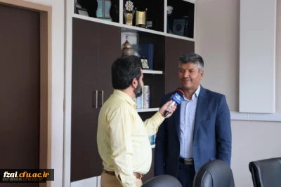 در مصاحبه ریاست دانشگاه فرهنگیان استان اصفهان با خبرگزاری صدا و سیما صورت گرفت:
دعوت از رتبه های برتر کنکور سراسری برای حضور در دانشگاه فرهنگیان و انتخاب شغل معلمی