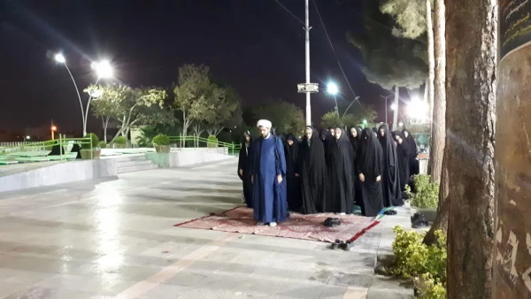 زیارت و غباروبی مزار شهدا توسط جمعی از دانشجومعلمان پردیس فاطمه زهرا (س) اصفهان